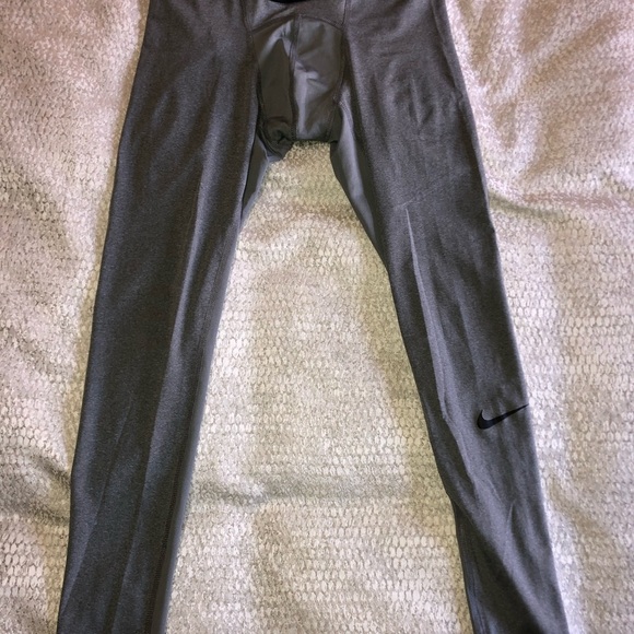 Mens Nike compression tights. - Picture 2 of 6
